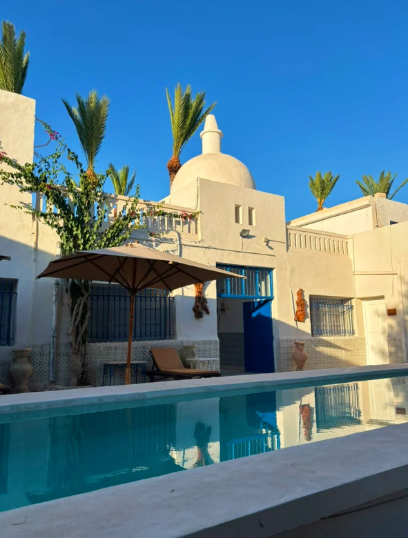 The pool and courtyard at Cozi Coliving